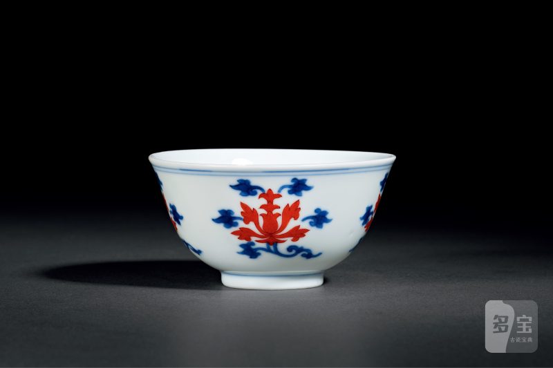 清乾隆 青花矾红折枝宝莲纹茶圆 - 图2
